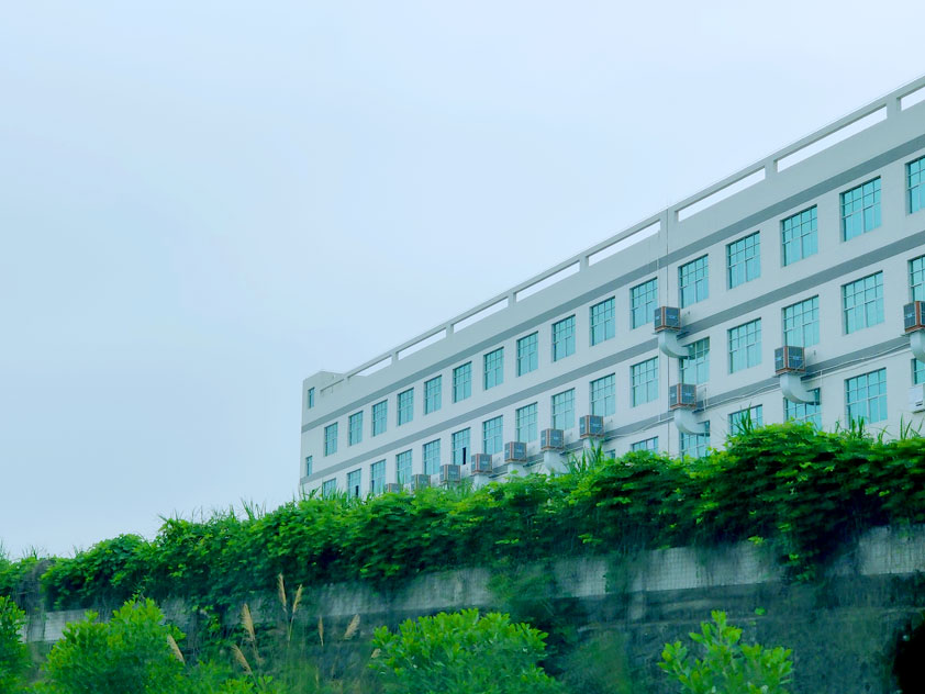高速公路旁安裝的環(huán)?？照{(diào)-(2).jpg